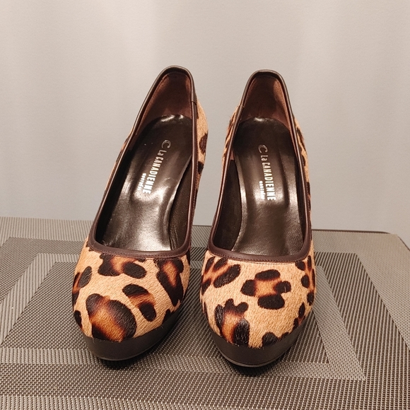 La CANADIENNE Cow Hyde Womens Shoes - Picture 2 of 4